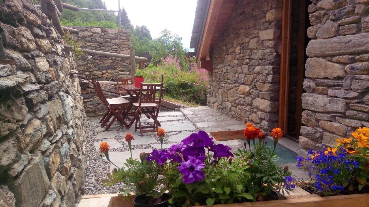 Nuit A Pleiney Bed & Breakfast Saint-Rhemy-En-Bosses Exterior photo